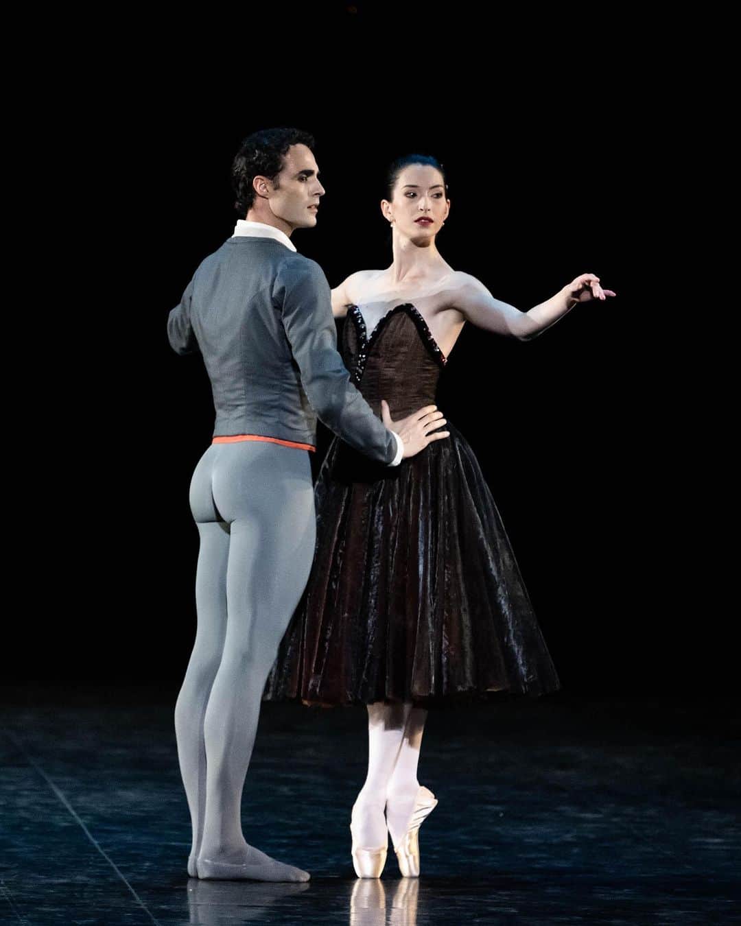 オニール八菜のインスタグラム：「In the Night ✨✨✨  Avec @florentmelac  ce soir @balletoperadeparis   #jeromerobbins #inthenight #chopin   📷 @julienbenhamouphotographe」