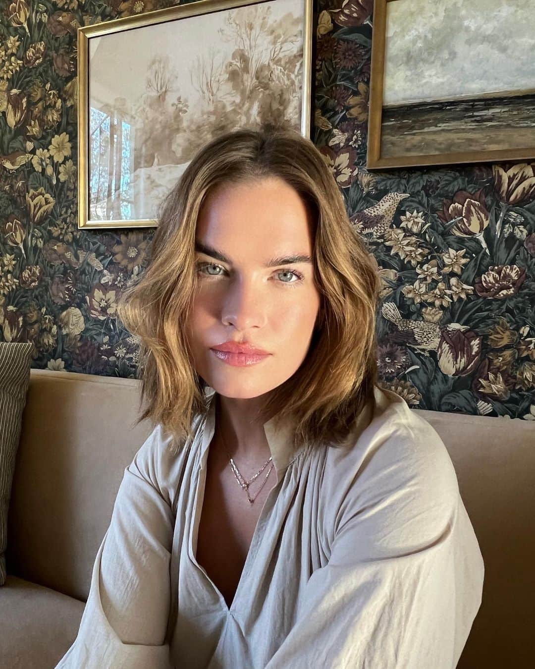 ストーミ・ヘンレイのインスタグラム：「Im in my renaissance-core era now 🗡️ lol  Glam by the queen @staceytan_」