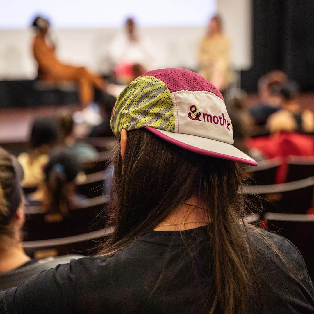 Vita Coco Coconut Waterさんのインスタグラム写真 - (Vita Coco Coconut WaterInstagram)「Vita Coco and &Mother were honored to kick off the NYC marathon weekend with a surprise check to Bras For Girls because we 💙 keeping runners hydrated – even if we sometimes spill a little along the way! The festivities started with a shakeout jog with our pals at &Mother, all fueled by some coconutty goodness. 🥥💦   But we were especially thrilled to join forces and support the amazing work of @brasforgirlsorg as part of our mission to keep communities hydrated and on the move!   But who are Bras For Girls, you ask? They're the real MVPs on a quest to ensure every girl gets a shot at sports – providing sports gear (including, yep, bras!) and handy educational booklets. To date, they've sprinkled their magic across the country, donating more than 55,000 bras to young athletes everywhere.   Sure, the marathon might be over, but our partners are just getting warmed up 🫶. They're like that friend who keeps cracking jokes at the after-party – always bringing the good vibes.   📸: @terriaclayphoto」11月8日 2時59分 - vitacoco