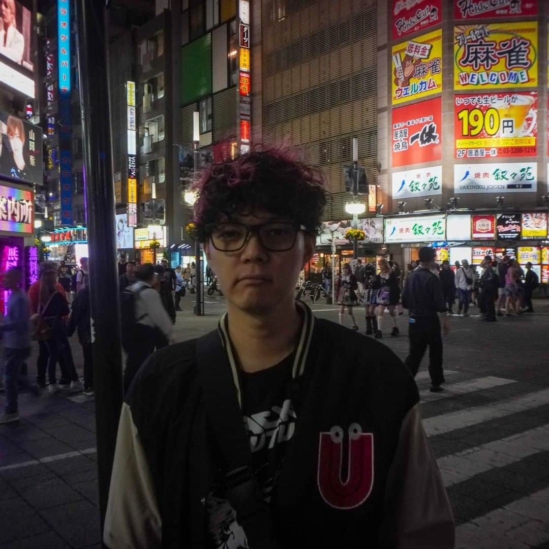 のばまんさんのインスタグラム写真 - (のばまんInstagram)「写ルンですを改造したやつを持って歩く歌舞伎町 さつえい: @gutitubo あと自分」11月8日 3時05分 - nobamangames