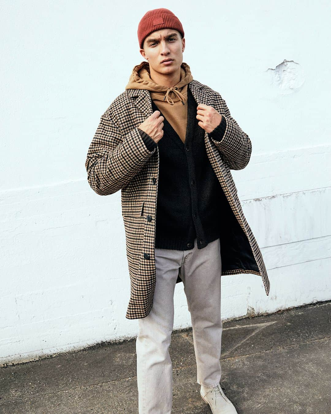 ジャック&ジョーンズのインスタグラム：「Winter might sound like more of a hand-in-pockets kind of season to you, but shop for these cosy essentials, and you’ll be welcoming winter with a wide stance and open. ⁣ ⁣ #cozywinter #jackandjones」