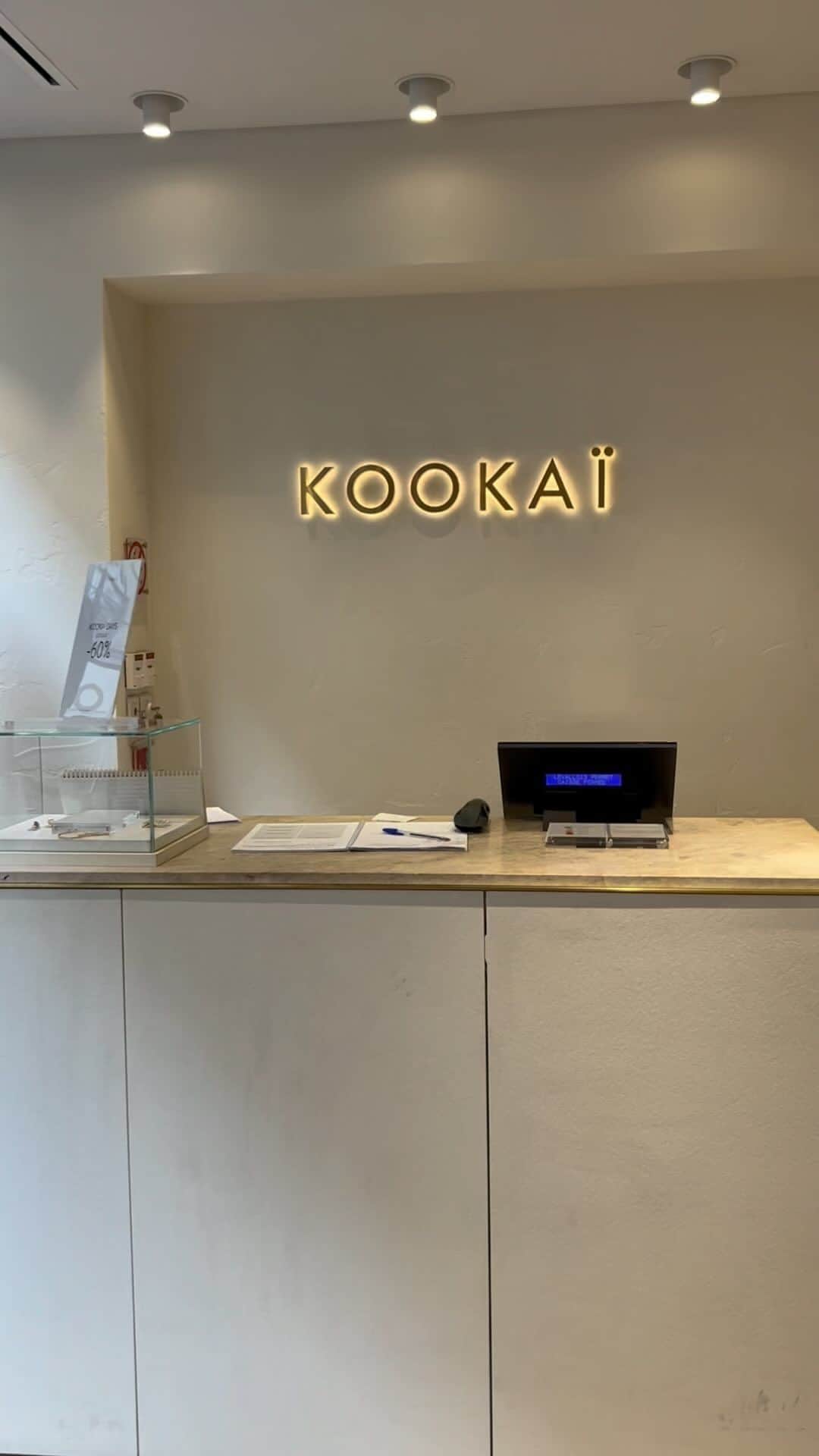 のインスタグラム：「Découvrez notre boutique Kookaï Levallois, et retrouvez les nouvelles pièces de notre dernière collection dans toutes nos boutiques✨🤎  - Discover our Kookaï Levallois boutique, and find new pieces from our latest collection in all our boutiques✨🤎  #kookai #fashion #FW23#kookaistyle #ootd #outfitinspiration #outfitideas #outfitoftheday #newcollection」