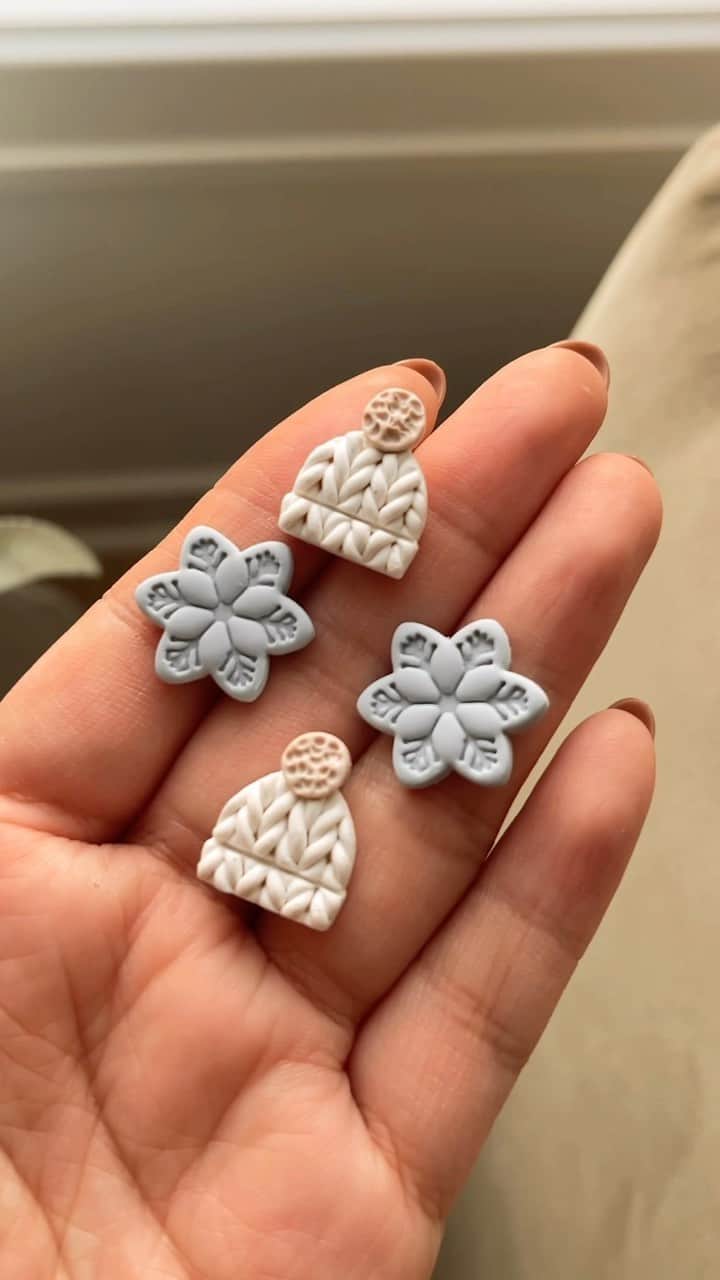 のインスタグラム：「Hard not to get into the spirit when these cuties from @indigoclayjewelry hit your feed 🎄 ❄️ 🧤」