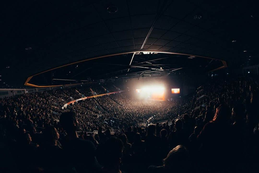 フォール・アウト・ボーイさんのインスタグラム写真 - (フォール・アウト・ボーイInstagram)「✨ So Much (For) Oberhausen ✨  📸 @elliottxingham」11月8日 3時14分 - falloutboy