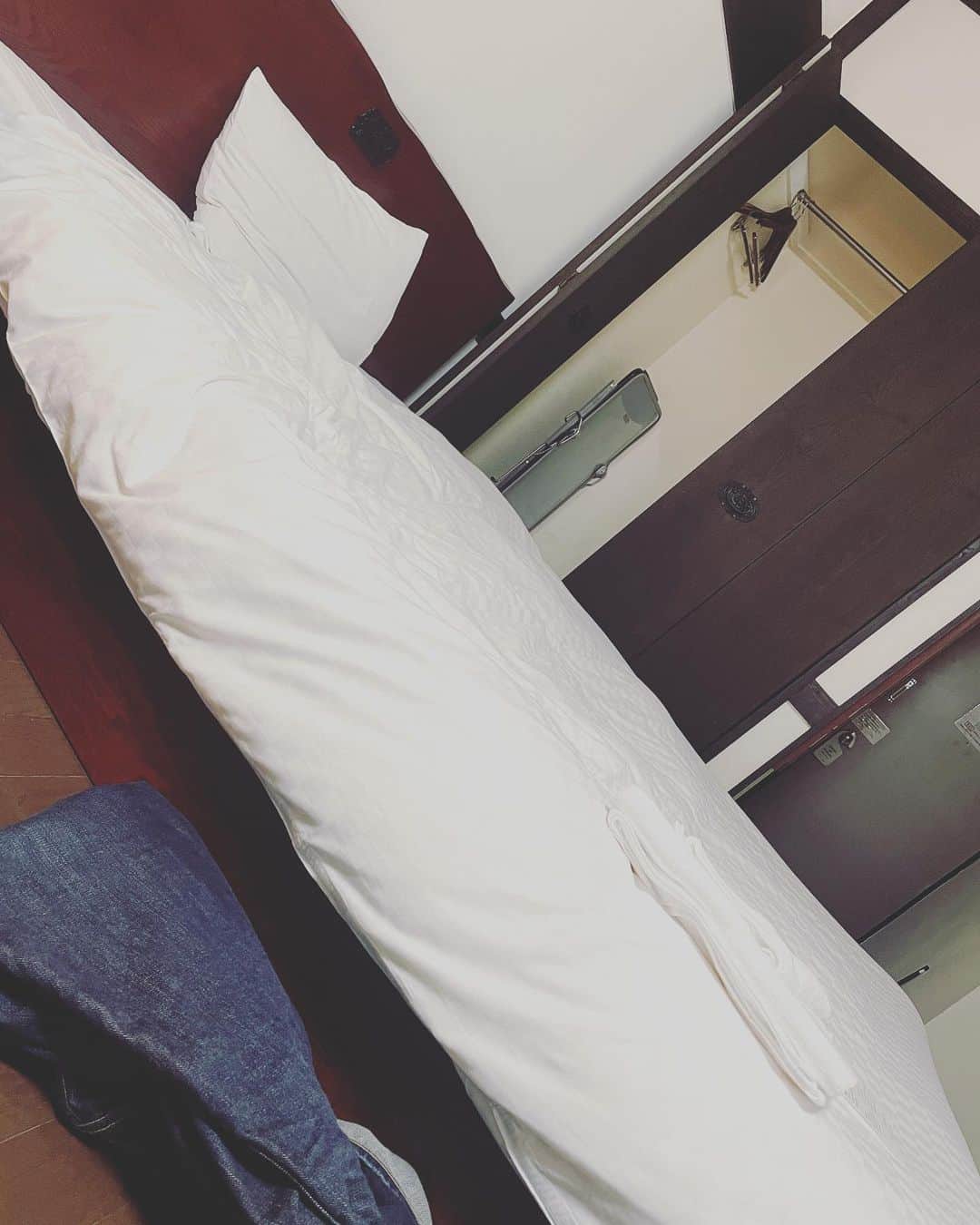 のインスタグラム：「ふぁっとしてると 思い込んで飛んで後ろ受け身とったら 硬いマットだった　シュッツットガルトの惨劇に通ずる硬いマットで身体負傷！」