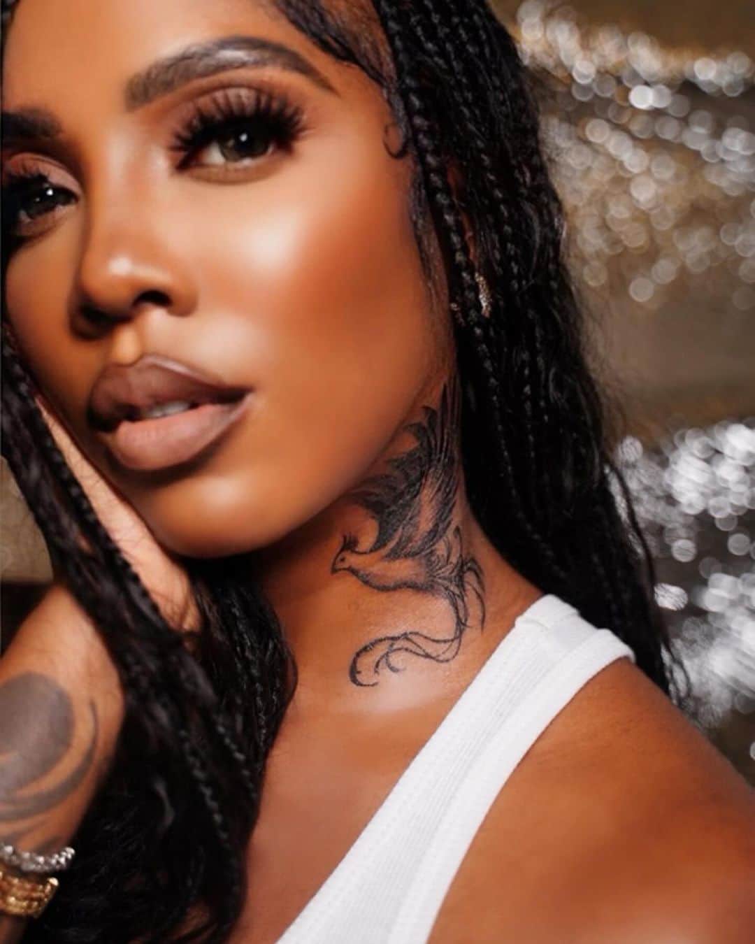 ティワ・サヴェージのインスタグラム：「New ink 😍   First day of the pop up 💥  Pretty girls with tattoos 👅  See y’all tomorrow」