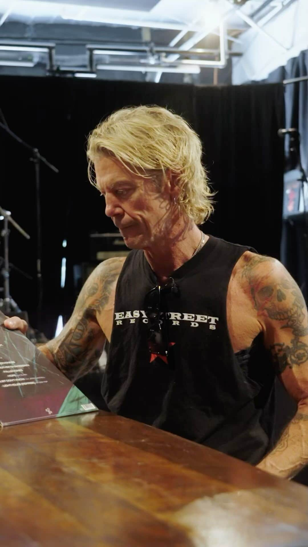 ダフ・マッケイガンのインスタグラム：「Duff on his Lighthouse album track Fallen. Watch all track by track commentary now at https://duffonline.com/releases/lighthouse (link in story)  #duffmckagan #gunsnroses #duff #lighthouse #newmusic #vinyl #vinylcollection」