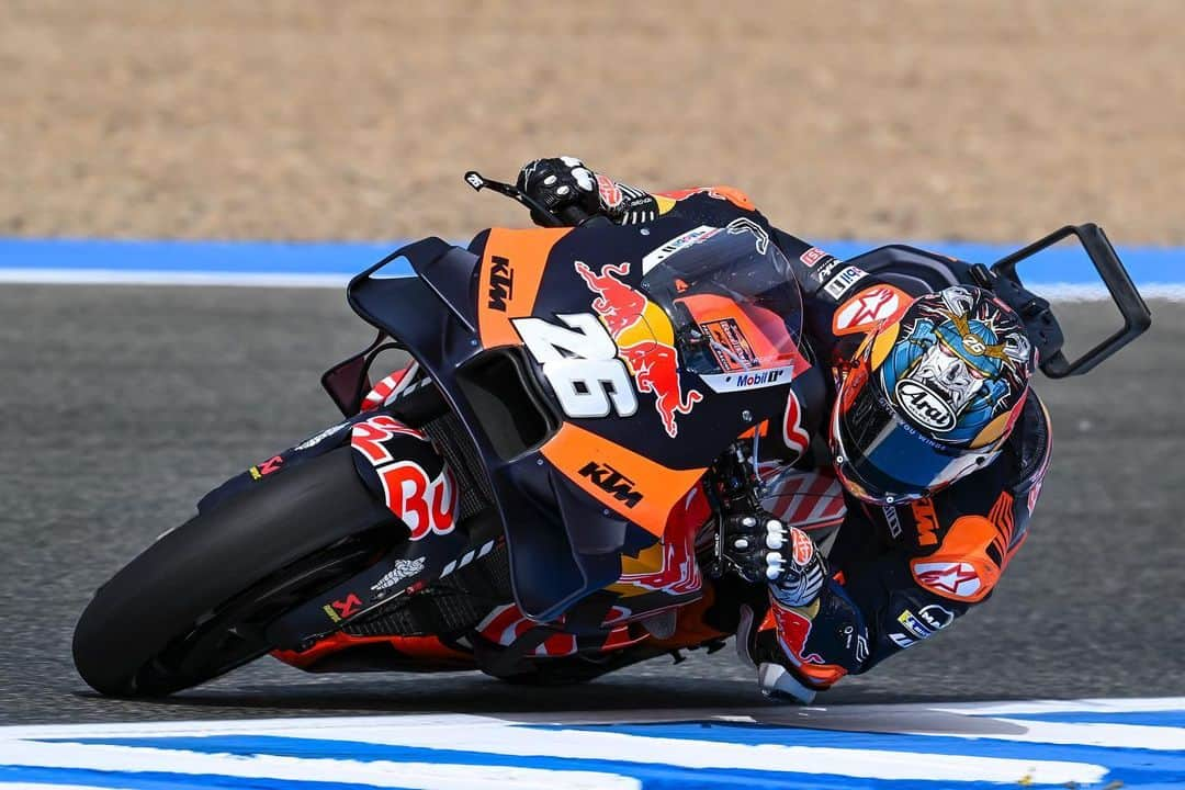 ダニ・ペドロサさんのインスタグラム写真 - (ダニ・ペドロサInstagram)「Nice couple of shots by @chiquichamorrophoto these two days of testing at @circuito_de_jerez before the end of the season.」11月8日 3時37分 - 26_danipedrosa