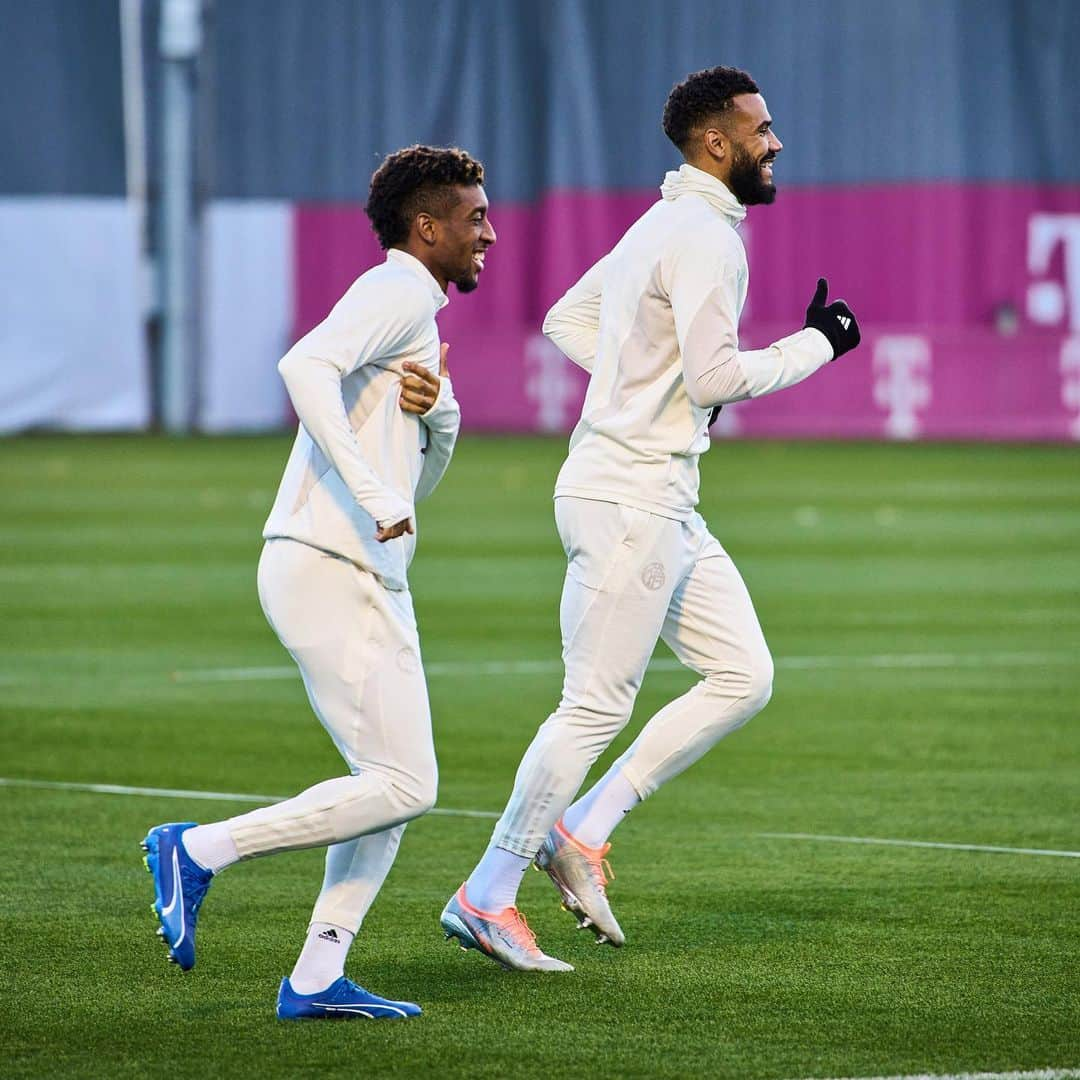 エリック・マキシム・シュポ＝モティングのインスタグラム：「Good vibes before the game against Cimbom 🔥 . #championsleague」