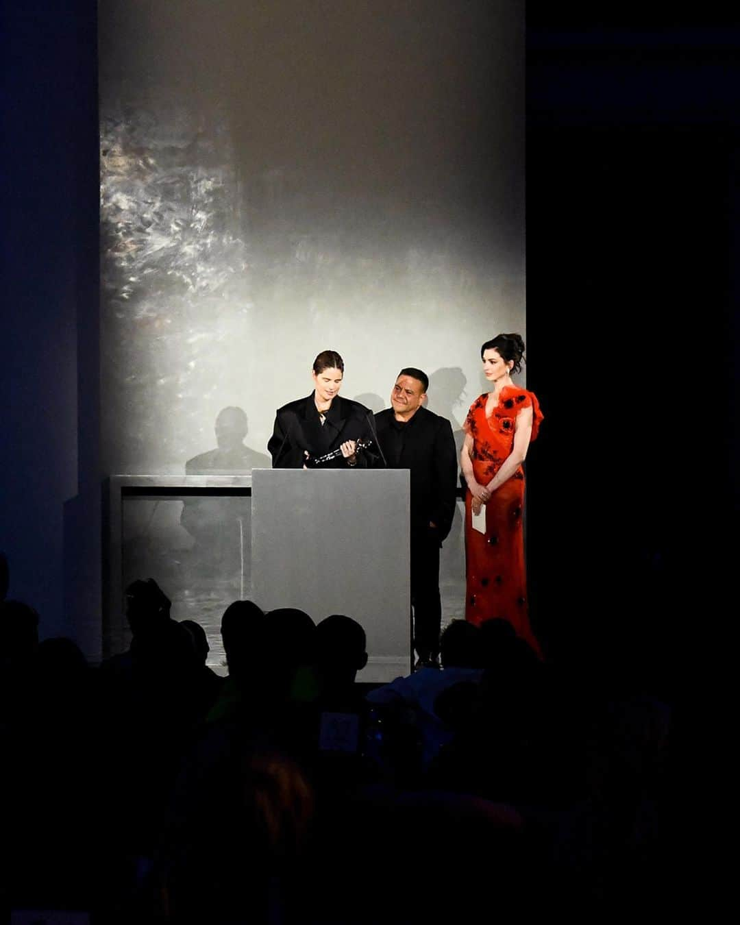 ナルシソロドリゲスのインスタグラム：「It was an honor to present the @CFDA Womenswear Designer of the Year Award alongside @AnneHathaway to @CateHolstein @Khaite_NY.  Congratulations to all of the CFDA nominees and winners — it was a beautiful night!  @TheAlinaCho @ThomeBrowne @MariaCornejo @ToryBurch @WillyChavarriaNewYork @AnaKhouri @GwynethPaltrow @JosephAltuzarra @SerenaWilliams  @VeraWang」