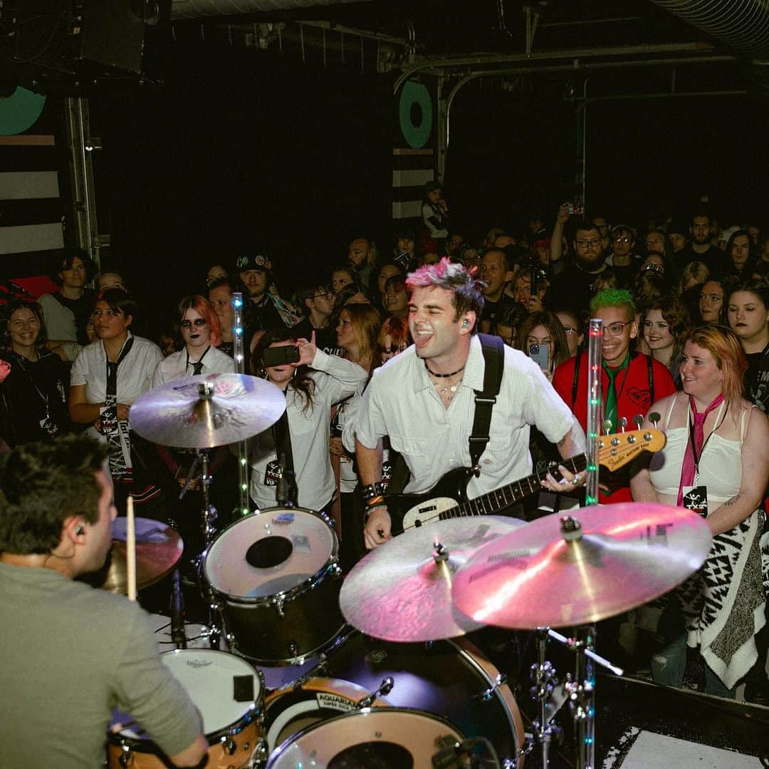 ジャック・グリフォーのインスタグラム：「Cleveland, you rocked our world !!!!  @kidbaronmusic   Boston tonight 📍🤩  📸 @jacob.maher」
