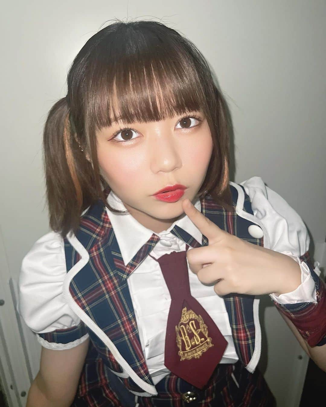 桜田アンナのインスタグラム：「絶対、あんなちゃんのこと好きでいてね  #バクステ外神田一丁目 さんの制服❤︎  #アイドル　#アイドル衣装　#アイドル制服」