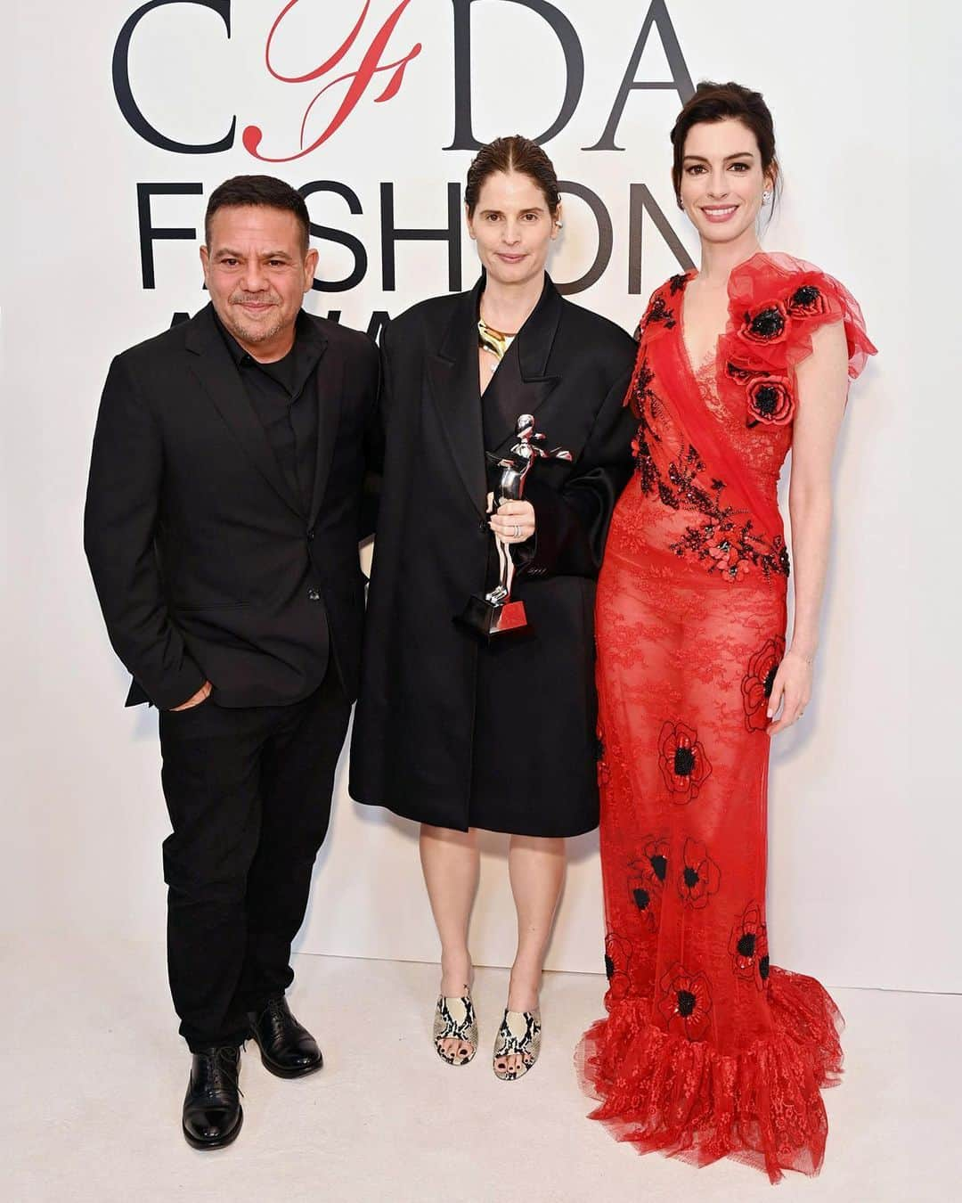 ナルシソロドリゲスさんのインスタグラム写真 - (ナルシソロドリゲスInstagram)「It was an honor to present the @CFDA Womenswear Designer of the Year Award alongside @AnneHathaway to @CateHolstein @Khaite_NY.  Congratulations to all of the CFDA nominees and winners — it was a beautiful night!  @TheAlinaCho @ThomeBrowne @MariaCornejo @ToryBurch @WillyChavarriaNewYork @AnaKhouri @GwynethPaltrow @JosephAltuzarra @VeraWang @SerenaWilliams」11月8日 4時20分 - narciso_rodriguez