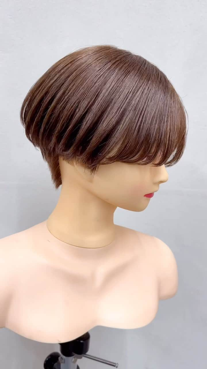 鶴谷和俊のインスタグラム：「ショートヘア/cabello corto✂︎  Short hair ពងលើសករពេញ  Tóc ngắn छोटे बाल Pelo corto 짧은 머리 短发  Cheveux courts  ▪️使用ハサミ/scissors @joewell_global  @joewell_japan  ニューコバルト NC-5 量感調整セニング CST  HIKARI B-DRY COSMOS 163  #hairtiktok  #hairtok #bob #ボブ #ショートヘア #カット #ヘアカット #ヘアスタイル #髪型 #hair  #haircut #hairstyle #hairstyles #hairstylest #hairstyle # 美容師 #Hairdresser #ម៉ាស់ស្រពះ #Thợlàmtóc #हेयरड्रेसर #Peluquero #미용사 #美发师 #Coiffeur #peinado」