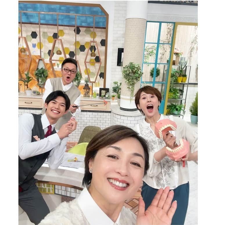 にしおかすみこのインスタグラム：「#テレ東#なないろ日和  #歯磨き すぐ「ゴシゴシ」したくなるが  「モジモジ」を心で唱えながら 優しく丁寧に磨いている✨😳」