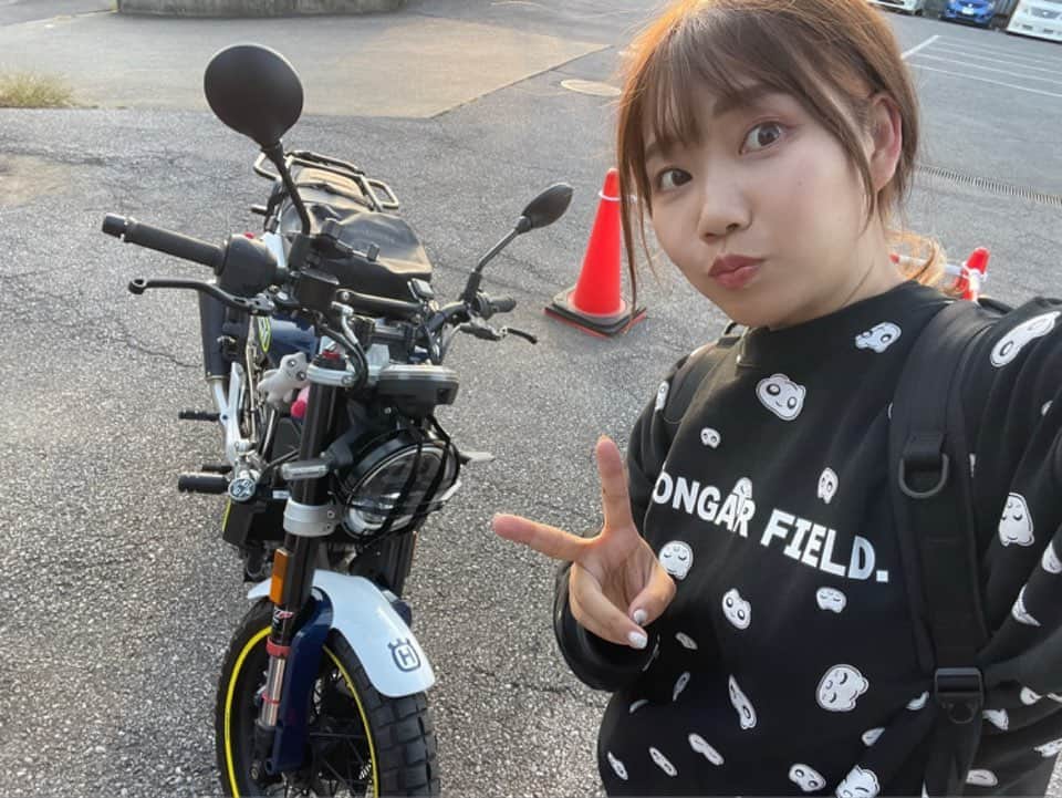 のインスタグラム：「かっちょ良くなりました🫶✨ レッドマン店長ありがとうございました🔥  @ktm_kashiwa   #MFゴースト #トワイライトキッズ  #レッドムーンズ #柏イキリキッズ #独ヲタ #独ヲタアッキー #モトブログ  #GSX250R #ハンターカブ #svartpilen401  #raiderjcrossover #レイダーJ  #ツーリング #バイク #いろはラーメン #キャンプ #キャンプツーリング #車中泊」