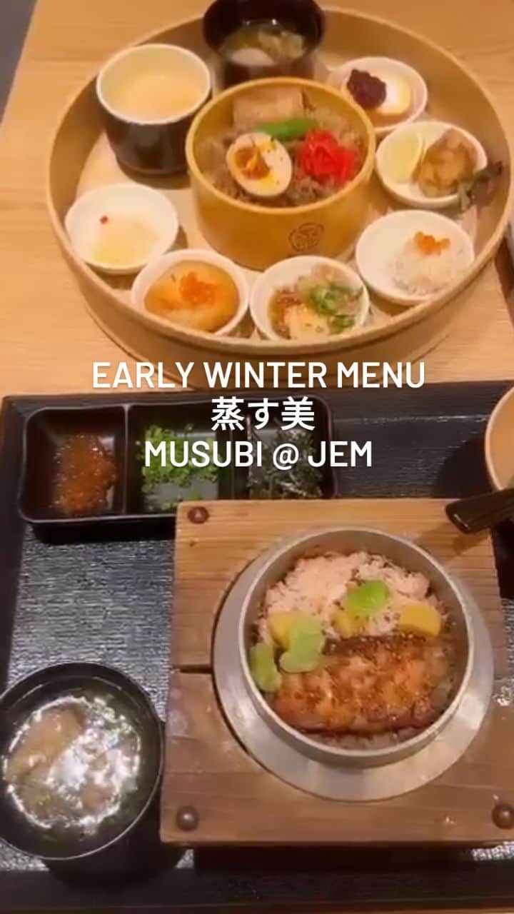 Li Tian の雑貨屋のインスタグラム：「Known for its steamed dishes and tapas, @musubitapas has started its early winter menu featuring signature kamameshi sets from its sister restaurant @sunwithmoonsg . Variations include salmon teriyaki, crab meat, beef yakiniku and even unagi. Highly recommend this especially if u have a soft spot for Japanese rice.   The steamed rice takes center stage again in the Daily Dinner Bento Set that comes with 5 popular appetizers such as cheese mochi and even dessert (we had red bean roll cake that day). For the rice topping, we had the meltingly soft pork belly while the beef bordered on the average. Nonetheless, it's value for money given both quality, quantity and presentation..  Overall, a meal here feels light, healthy and flavors are not compromised just because most dishes are steamed. Instead the ingredients could shine through with just a dip of sauces.   Budget about $30++ per pax   #japanese #sgfoodie #sgfood #musttry  #musubi」