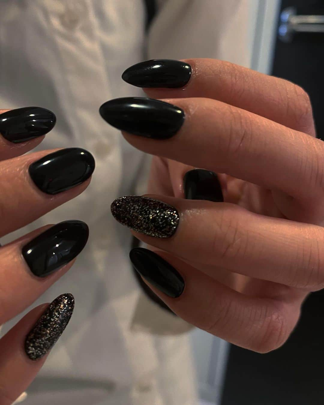 penelopeのインスタグラム：「one color 🖤  nail by  島田【 @sao_uni721 】  #マツエク#カラーエクステ#カラーマツエク#パリジェンヌラッシュリフト#まつ毛パーマ#フラットラッシュ#ハリウッドブロウリフト#HBL#まつげパーマ  ＃表参道ネイル#ジェルネイル#ネイルデザイン#ニュアンスネイル#個性派ネイル#トレンドネイル#ワンカラーネイル＃艶ネイル#韓国ネイル#透け感ネイル#うるつやネイル#ワンホンネイル#グラデーションネイル#マグネットネイル#フレンチネイル#スートーンネイル#チークネイル  #nail#nails#naildesign#nailart#네일아트#젤네일  当サイト内の文章・画像等の内容の無断転載及び複製等の 行為はご遠慮ください。」