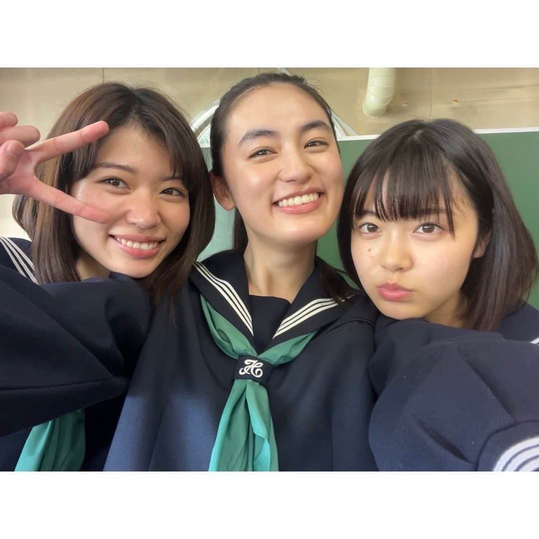 八木莉可子さんのインスタグラム写真 - (八木莉可子Instagram)「フジテレビ系 「パリピ孔明」本日、第7話放送です🎤  AZALEAは元の自分たちの姿を取り戻しました。 写真はAZALEAの2人との色々です🕶️  ほんとに実世界でも、 私たち仲良くなったんだよ~大好きなんだよ~笑  AZALEAの楽曲、 「No Future But Go To Future」と「ChocoPate」 の2曲も配信されているので、 ぜひそちらでも、楽しんでもらえたら嬉しいです＾＾  AZALEAとの対決を終えた英子。 これからどうなるのでしょうか…？  パリピ孔明、引き続きお楽しみください☺️✨🕺  9枚目の動画は、双葉と動画を撮っていたら 助監督さんが走ってきてくれはったの図です😂  一夏がね、この時いなかったから… 私のお気に入りの一夏の写真、載せとくねん笑  かわいいねん、うたのちゃんの笑顔すき。笑 （ふた葉もすきだけどな！）  #フジテレビ #パリピ孔明」11月8日 14時34分 - yagirikaco_official