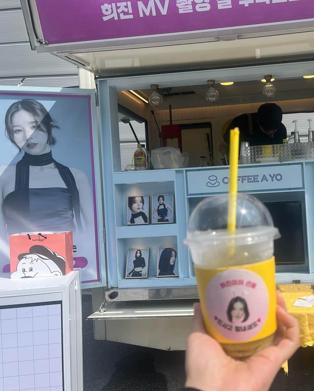 パク・ヘソンさんのインスタグラム写真 - (パク・ヘソンInstagram)「여름에 찍었던 뮤비 이미지단역 때 사진👀 이번 여름엔 단역을 이리저리 몇 번 지원해서 해 봤는데 대기가 정말정말 길더라🫢 카메라에 나오는 각도면 괜히 더 감사하게되고 막 .. 다 같이 으쌰으쌰하면서 열심히 하고 말야..?? 좋은 경험이여쏘🫶 찍어놓은 것들 사진 천천히 더 풀어야지🥰 #궁녀 #이달소 #희진 #뮤비」11月8日 14時35分 - hyesunee