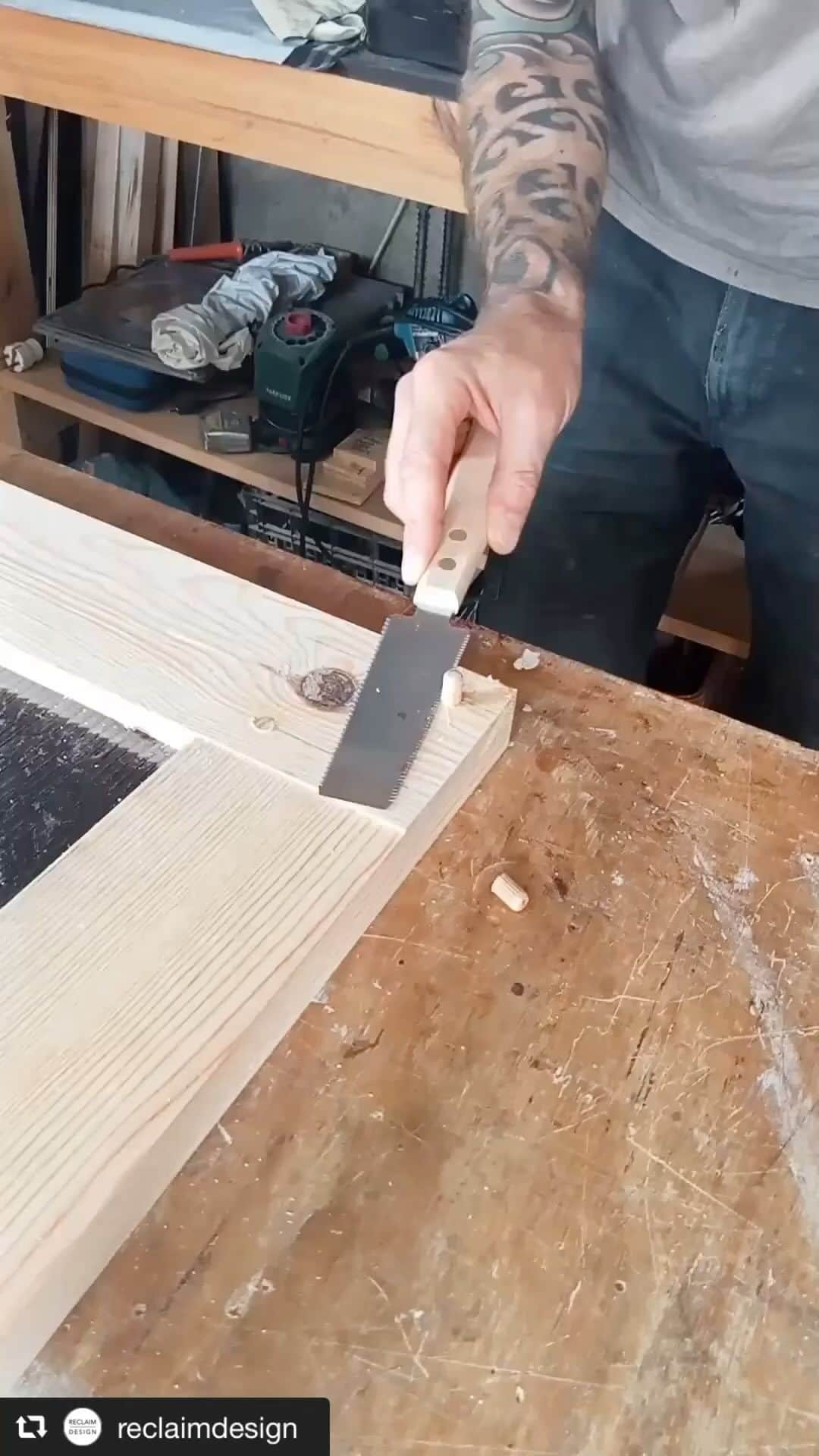 SUIZAN JAPANのインスタグラム：「Glad you like it! There’s nothing better than having fun😁🤘 ⁡ Repost📸reclaimdesign I love using this little flush cut saw. Makes the process of cutting back these dowels in a door frame  enjoyable. ⁡ #woodwork #woodworking #carpentry #door #doorframe #dowels #flushcut #saw #suizan #portugal #reclaimdesign ⁡ #suizanjapan #japanesesaw #japanesesaws #japansäge #sierrajaponesa #sciejaponaise #鋸 #japanesetool #japanesetools #handsaw #pullsaw #ryoba #woodworker #woodworkingtools #diy」