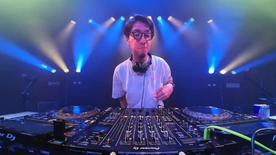 tofubeatsのインスタグラム：「HIHATT 8TH ANNIVERSARYでのtofubeatsのDJが11/10の22時よりHIAHTTのYouTube channelにて公開されます。メジャーデビュー10周年イベントを控えた前哨戦の模様です。ぜひどうぞ。  tofubeats - PEAK TIME  https://youtu.be/elkmnnTLP74?si=YCYDc2exmQVsB63c」