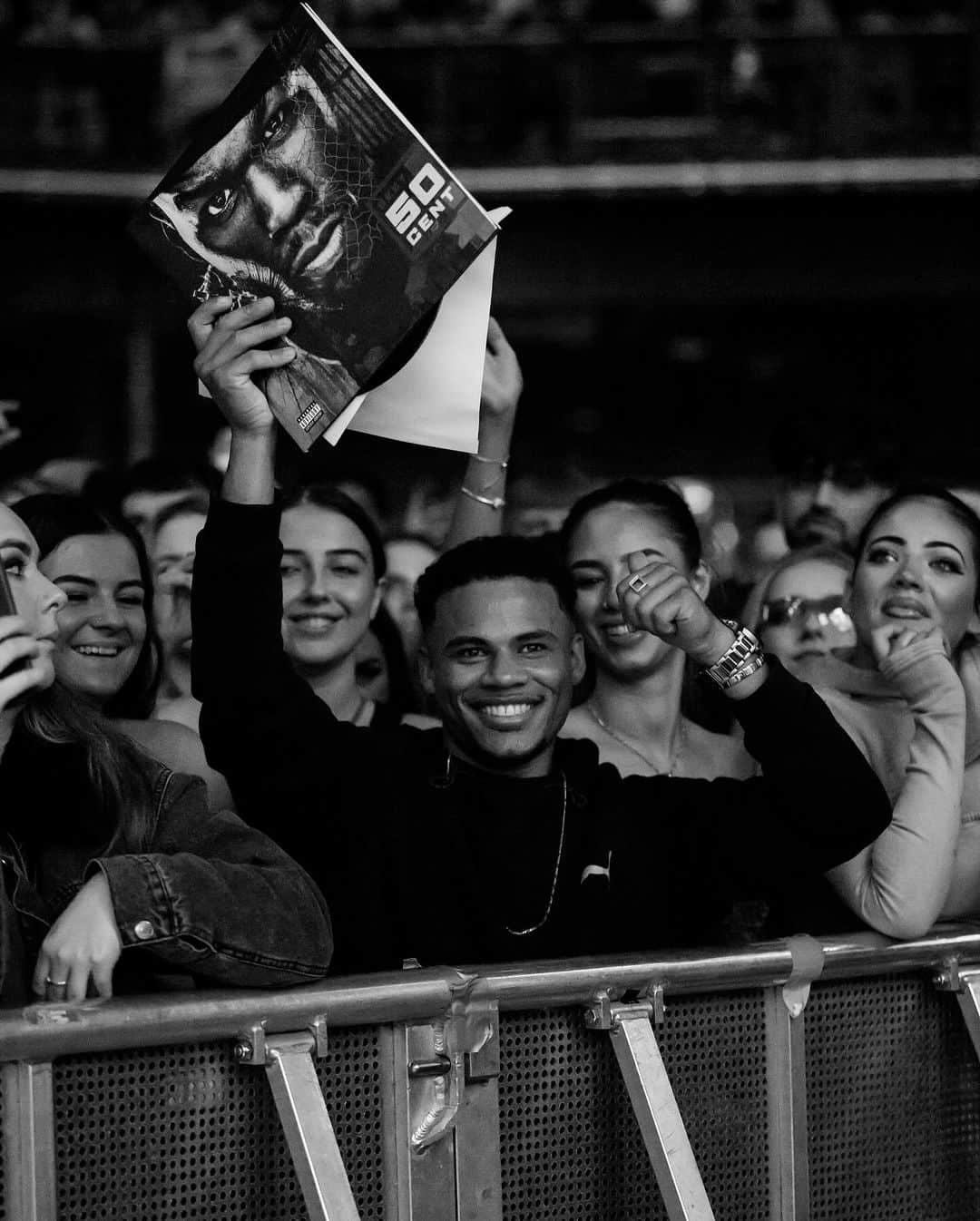 50セントさんのインスタグラム写真 - (50セントInstagram)「Dublin was 🤦‍♂️crazy, I made eye contact with people in the crowd. It just gave me energy, I came off stage feeling like I could do it again. #bransoncognac #lecheminduroi」11月8日 15時04分 - 50cent