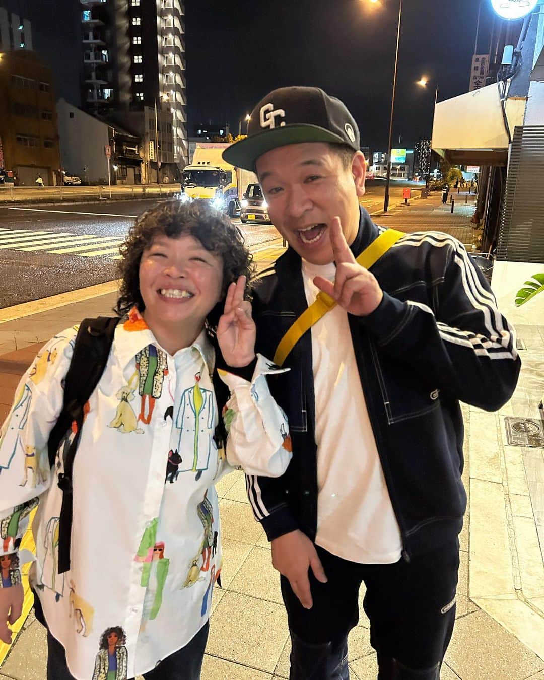 のインスタグラム：「きょうのげいにん 1620ばん  オオサカクレオパトラ りえちゃん🎶  テーマ:先輩みたいな後輩  #芸人 #きょうのげいにん #オオサカクレオパトラ #オオサカクレオパトラりえちゃん #りえちゃん #プラスマイナス #プラスマイナス兼光 #兼光 #麻雀日和やで」