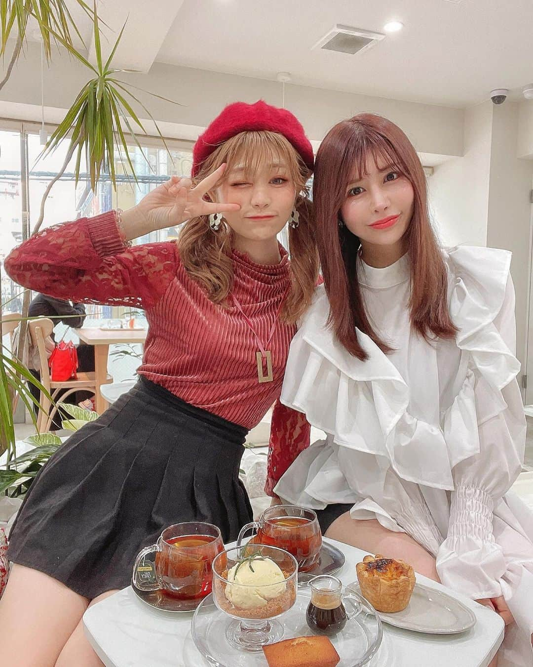 高橋里彩子さんのインスタグラム写真 - (高橋里彩子Instagram)「よきカフェだった♥  さおりん @saapyonn とデート💘  →♥cafe guum 新大久保駅から徒歩7分🐾💕  可愛いフィナンシェがたくさんあって めっちゃ迷ったぁ🫶🏻 なのに違うの食べたw  これから流行りそう👻💘  〒169-0072 東京都新宿区大久保1丁目17-7 11:00~22:00 （1.0.21:30）  § @cafe._guum  #cafeguum #guum #カフェグウム #新大久保カフェ　 #新大久保グルメ#新宿カフェ #新宿グルメ #ニューオープン＃韓国カフェ #韓国っぽカフェ#韓国風カフェ #フィナンシェ 専門店 #焼き菓子専門店 #東京カフェ#東京カフェ #お洒落カフェ #カフェ巡り #淡色女子 #cafestagram #お洒落さんと繋がりたい #韓国好きな人と繋がりたい  #カフェ好きな人と繋がりたい」11月8日 15時30分 - konkonwanwan