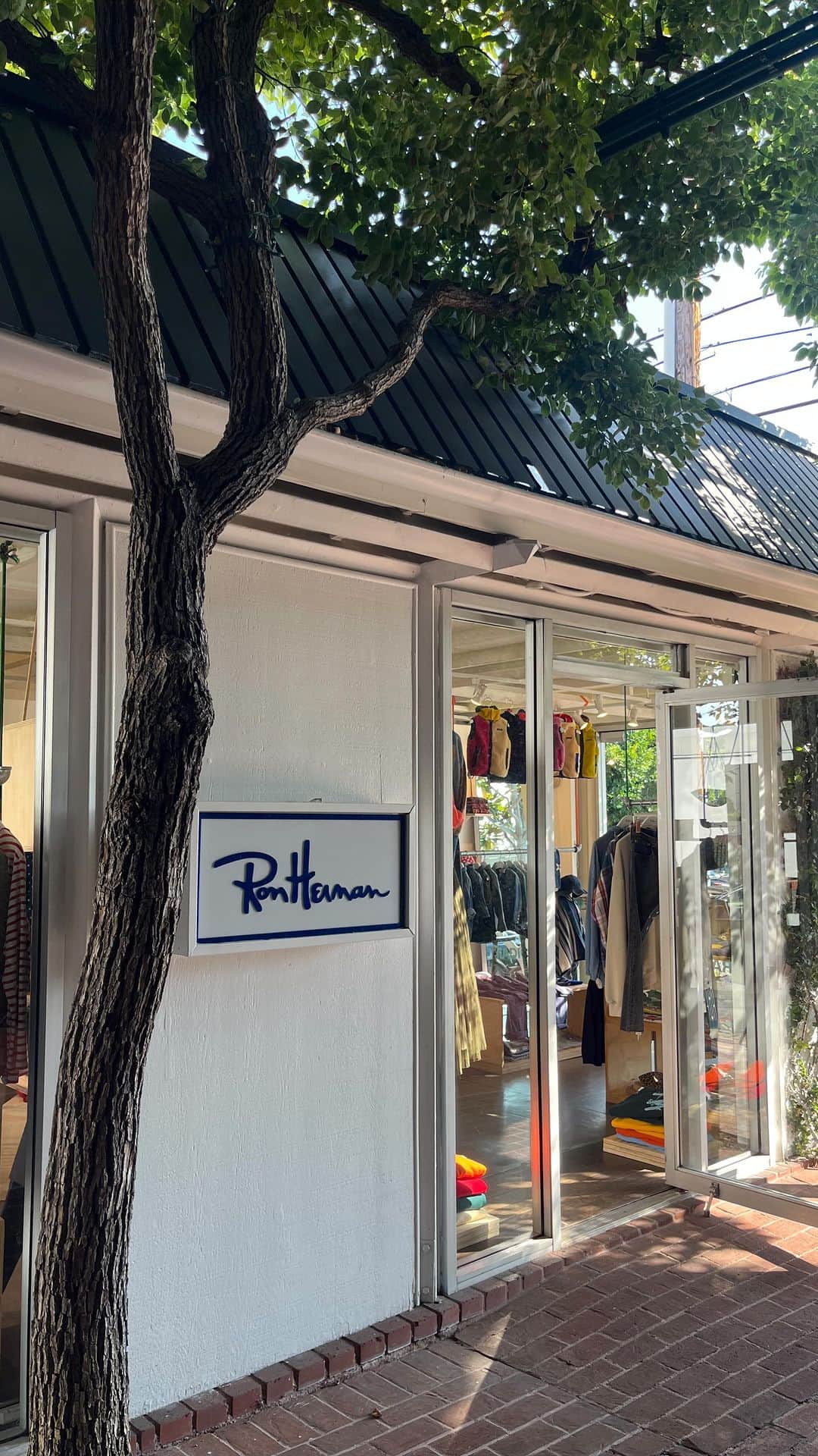 のインスタグラム：「Introducing the Ron Herman Bungalow featuring Friends of RH! Come visit us at 8100 Melrose Avenue 🤍 Open daily from 11am to 6pm.」