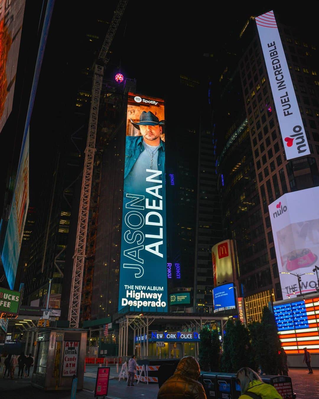 ジェイソン・アルディーンのインスタグラム：「Posted up in Times Square! Listen to Highway Desperado now on @spotify.」