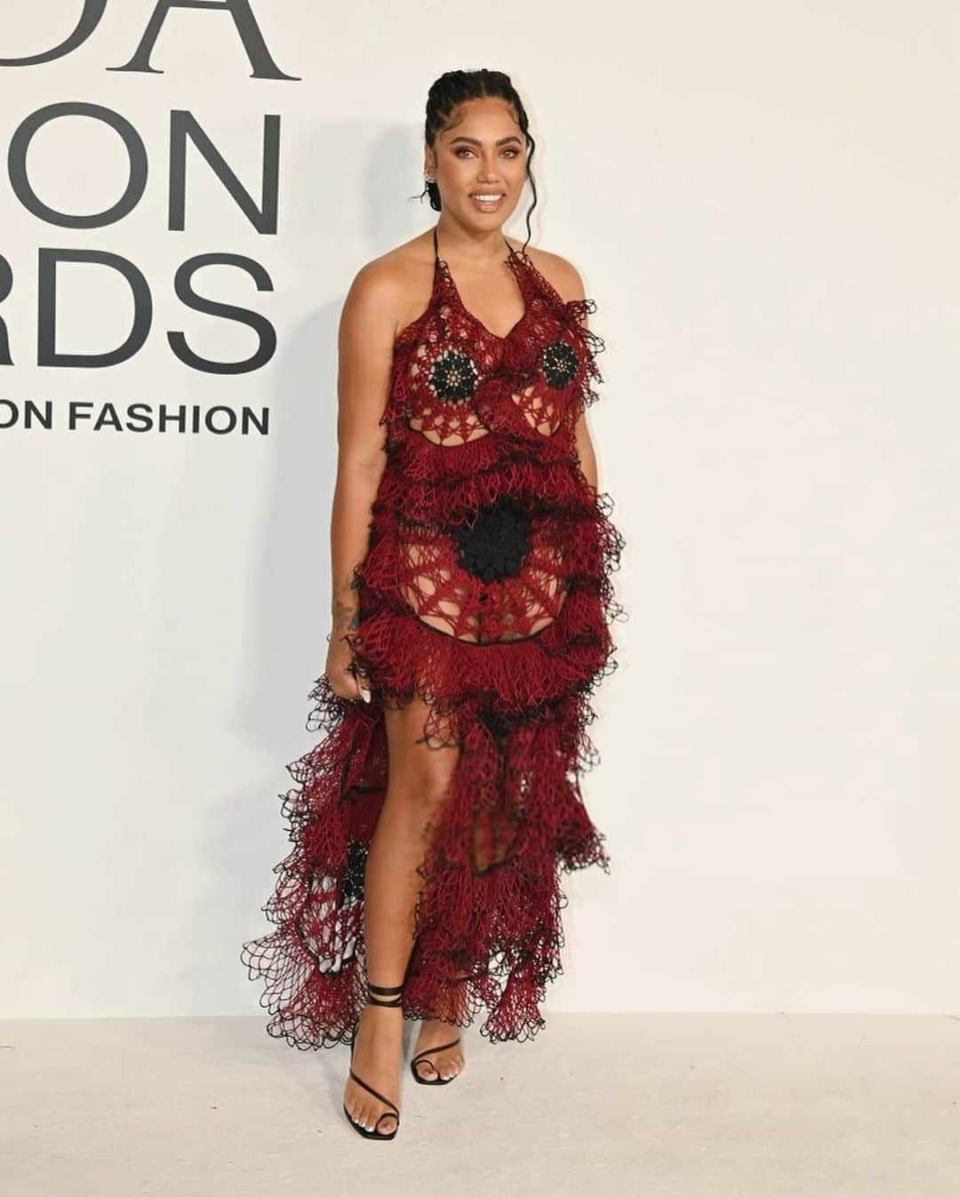 エイヨシャ・カレーのインスタグラム：「Had an amazing time at the @cfda ‘s with @aurorajames . I was so proud to wear this beautiful dress that so boldly represents my culture 🇯🇲 designed by @diotima.world @rachelleighscott  and shoes by @brothervellies . Rachel also took home the award last night and I am just so so proud! The ancestors are beaming with joy. Such an awesome night. Thanks for bringing me along @aurorajames .」