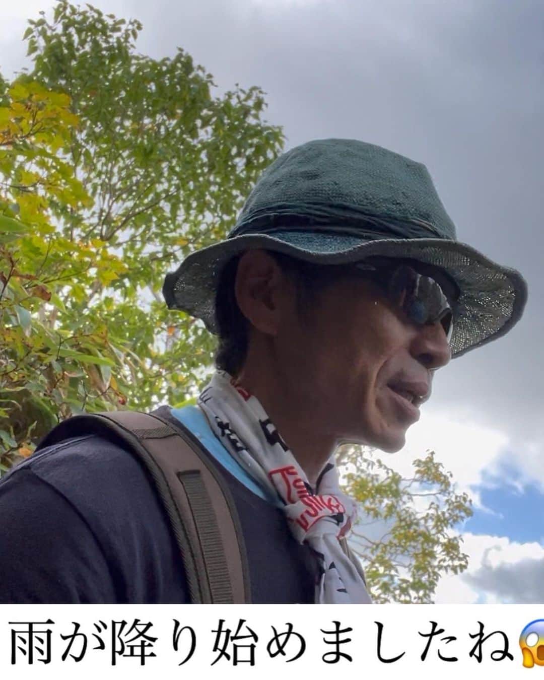 深沢邦之さんのインスタグラム写真 - (深沢邦之Instagram)「紅葉🍁 今年は 夏が暑かった影響？！ 紅葉になる前に 葉っぱが茶色く 枯れてしまったり 紅葉の時期が 例年とかなりずれたり しっかり紅葉しなかったり なかなか紅葉が 難しい様ですね😅 紅葉狩りを している訳ではないですが なかなかビシッと 紅葉に出会えていない気も 自分でもしています😅 この写真も 『おぉ！』と思い 写真を撮ってはいるのですが😅 今ひとつって感じです😁 2枚目 山の天気は変わりやすく 特に北アルプスは 難しく 雨がパラパラと😱 #深沢邦之チャンネル で検索して下さい👍 YouTubeにて 北アルプスの 燕岳の登山動画を 配信しています😁 もしよかったら✌️ #深沢邦之 #深沢邦之チャンネル#登山#日本百名山 #北アルプス #燕岳 #燕山荘 #剣道 #剣道五段 #出稽古 　　　ふかふかチャオ」11月8日 6時44分 - fukasawakuniyuki