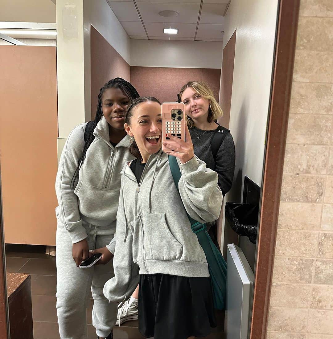 Brooklyn and Baileyさんのインスタグラム写真 - (Brooklyn and BaileyInstagram)「Life lately but they progressively get more and more chaotic」11月8日 7時01分 - brooklynandbailey