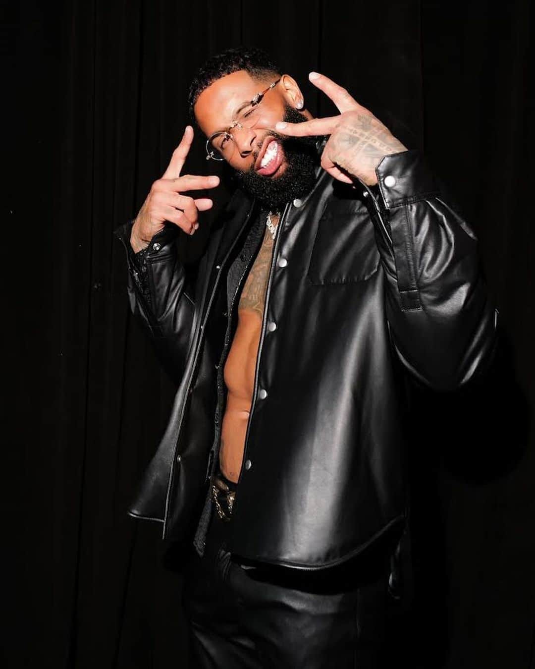 ジョン エリオットのインスタグラム：「@obj last night in NYC with the full JE leather kit..Scout + Caribou.」