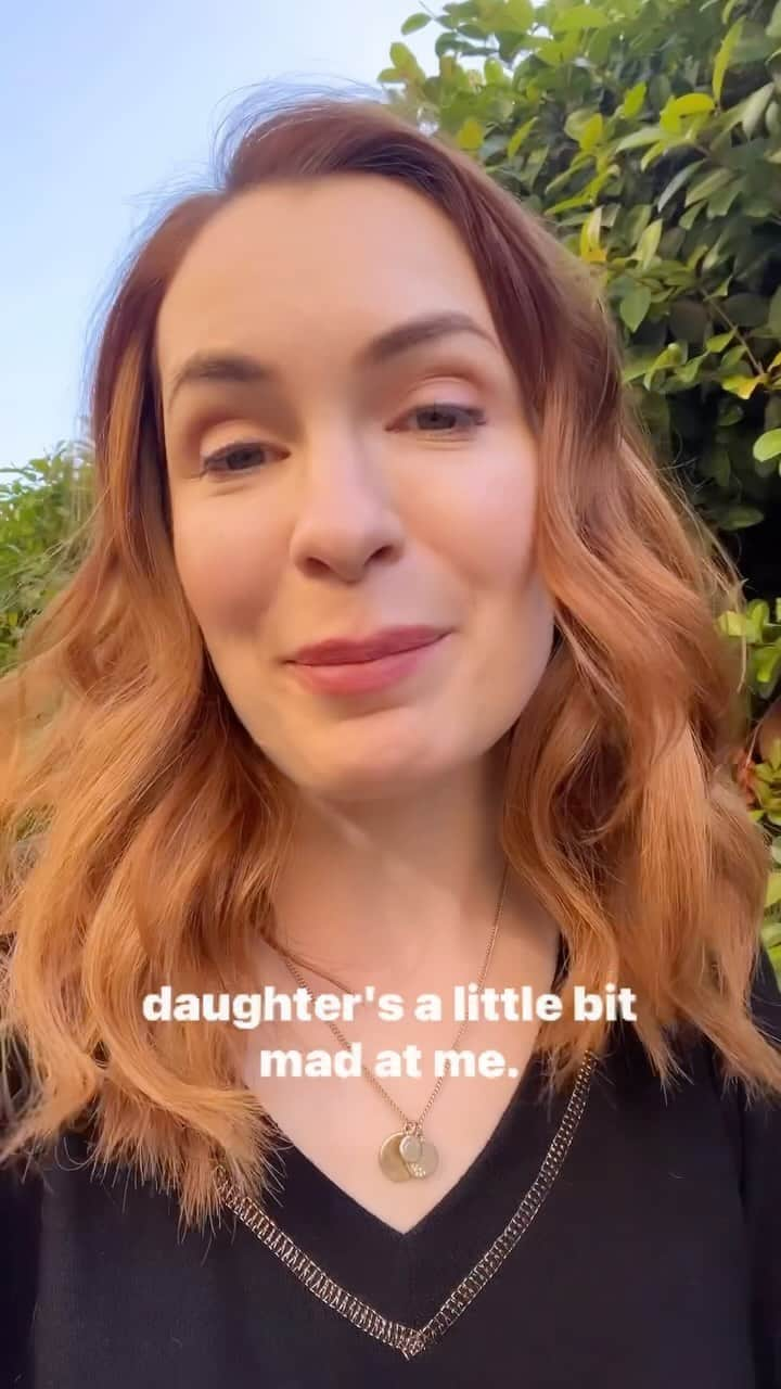 フェリシア・デイのインスタグラム：「The guilllllllt. #momguilt #feliciaday」