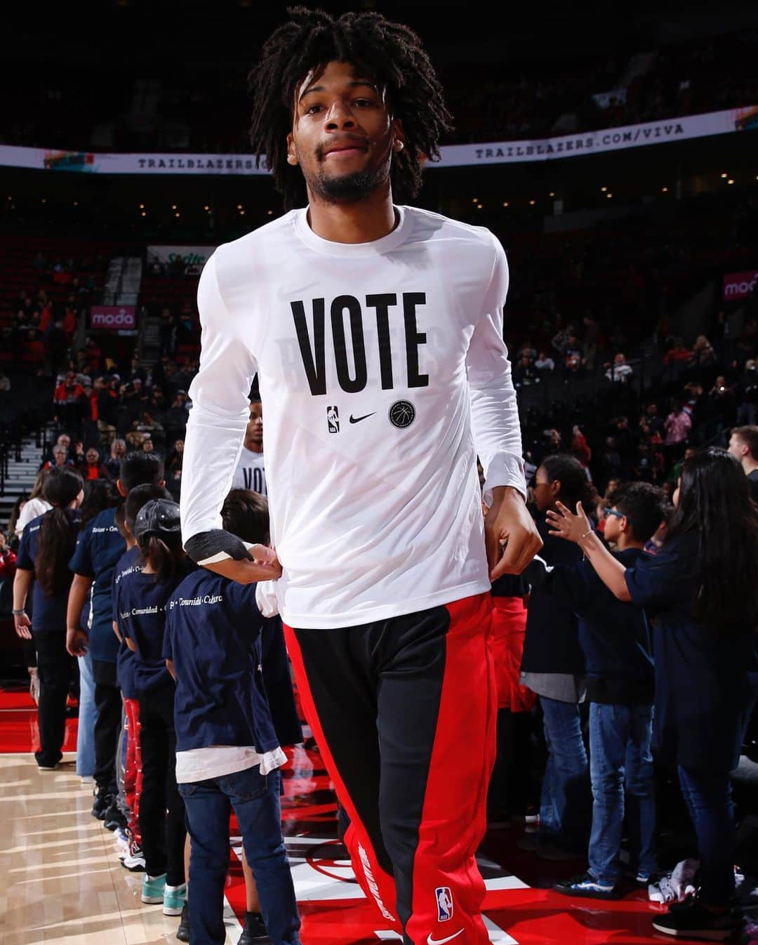 NBAさんのインスタグラム写真 - (NBAInstagram)「There’s still time to make your voice heard‼️ #GetInTheGameVote #ElectionDay」11月8日 7時25分 - nba