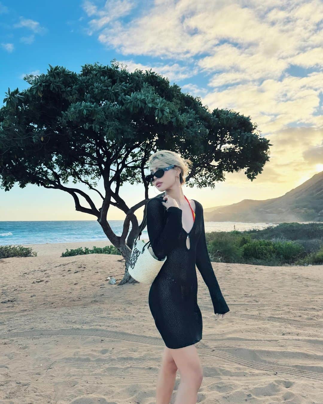 リリーマイマックさんのインスタグラム写真 - (リリーマイマックInstagram)「Vacation wear 🖤 @venroy」11月8日 7時42分 - lilymaymac