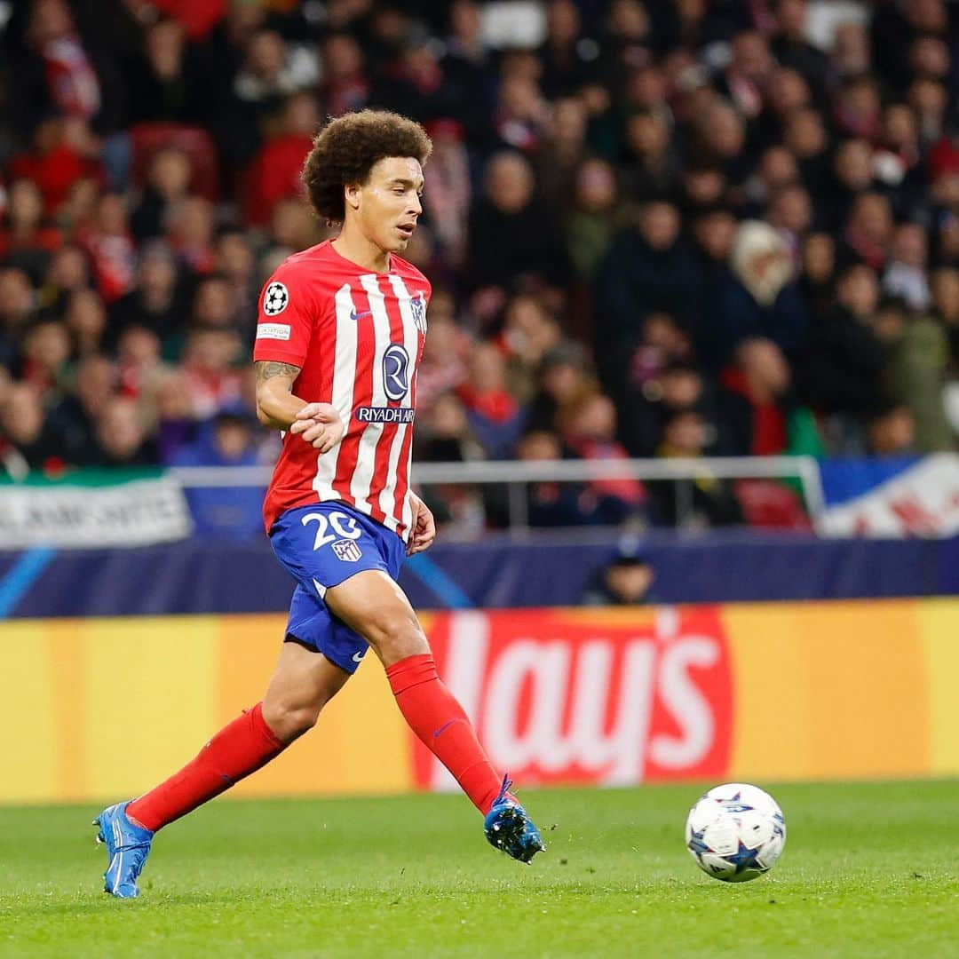 アクセル・ヴィツェルさんのインスタグラム写真 - (アクセル・ヴィツェルInstagram)「Special night at the Metropolitano in the @championsleague 💫 Goodnight Atléticos see you again on Sunday ❤️🤍 #UCL #AùpaAtleti」11月8日 8時04分 - axelwitsel28