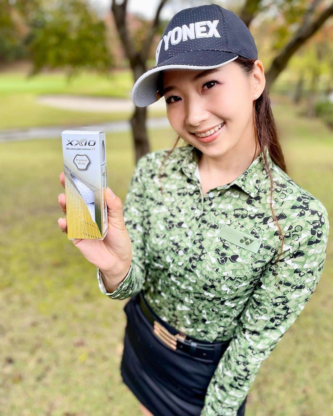 のインスタグラム：「『ゼクシオ リバウンド ドライヴ2』PR  昨日のラウンドで使ってみました🌱  ギアのこと詳しくないけれど、ドライバーはややフェードで約200yd飛んだし打感はとても良かったです🏌️‍♀️✨  このボールを使ったからか、バンカーショットが今までにない綺麗なロブショットを打てたこともあり、今固定のメーカーがないから継続して使ってみるのもアリだと思いました◎  #PR #ゼクシオalok #ゼクシオリバウンドドライブ2  #xxio #xxiogolf  #ゴルフ初心者 #ゴルフ部 #ゴルフ上手くなりたい #ゴルフ好きとつながりたい #golfswing #女子ゴルフ #ゴルフ女子 #ゴルフ男子 #ゴルファー #golfrange #golflife #golfer #golf #골프 #กอล์ฟ #高尔夫球 #golfstagram #instagolf」