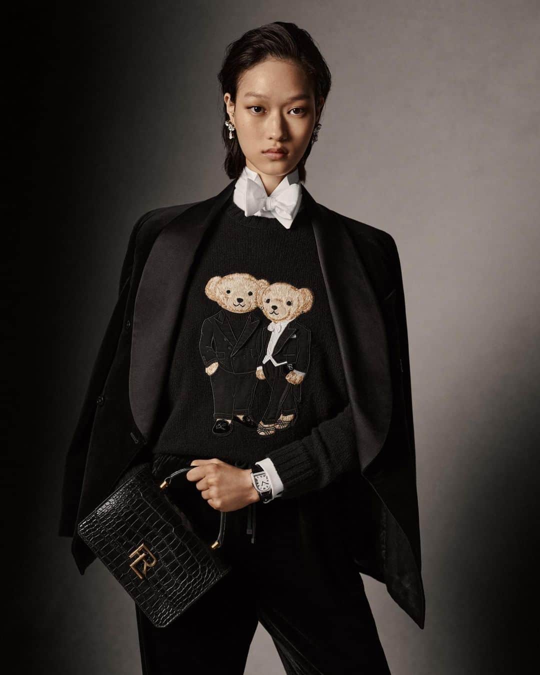 のインスタグラム：「“My Holiday 2023 women’s Collection is a celebration of different moods—cool and romantic, bold and sensual, swagger and sophistication.” —Ralph Lauren    Discover the world of #RLCollection Holiday 2023 via the link in bio.  #RalphLauren #RLHoliday」