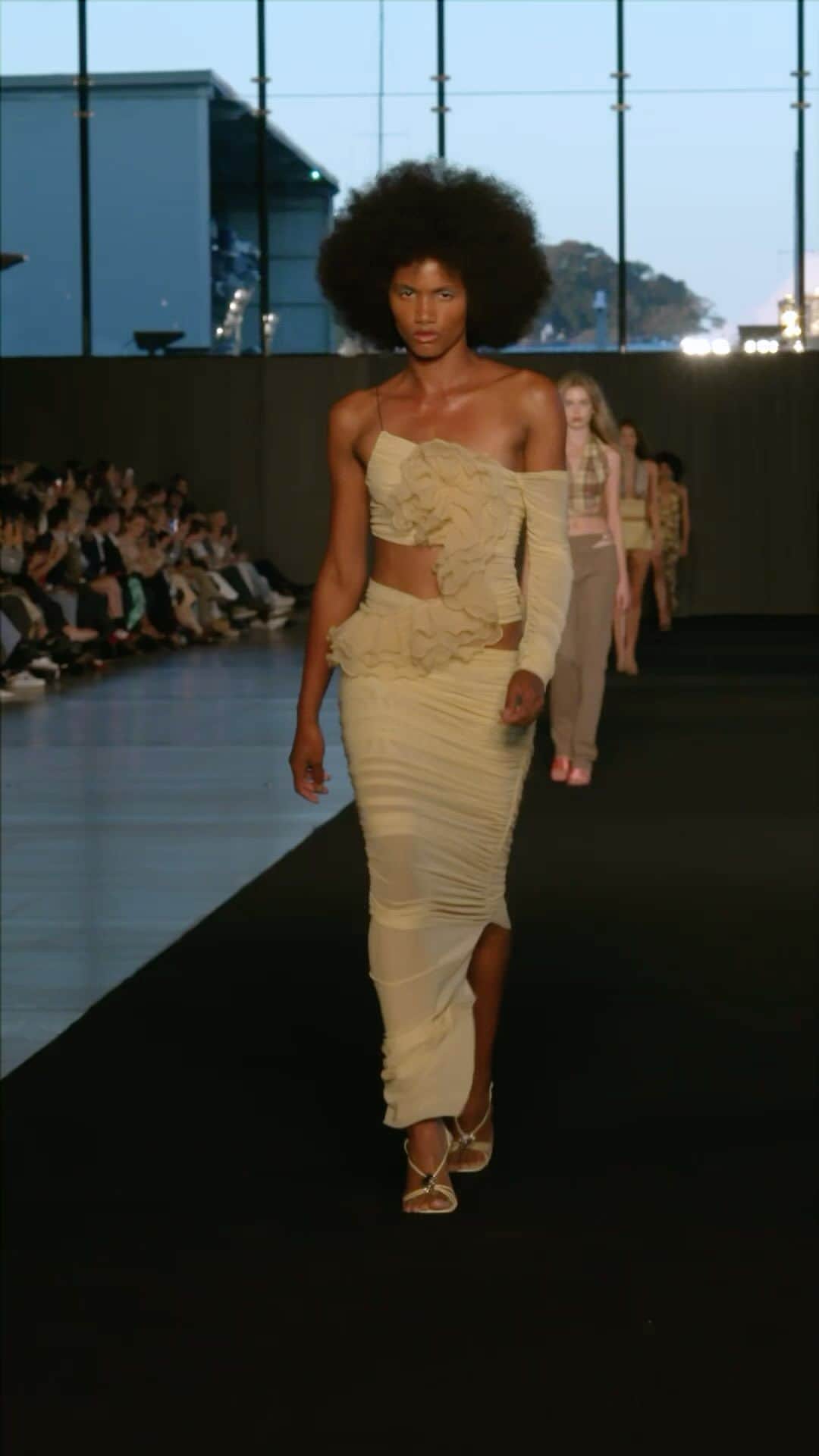 ベック&ブリッジのインスタグラム：「As seen on the runway. The Spiral Crush Asym Maxi Dress, available online + in stores.  #becandbridge #newarrivals #hotthing」