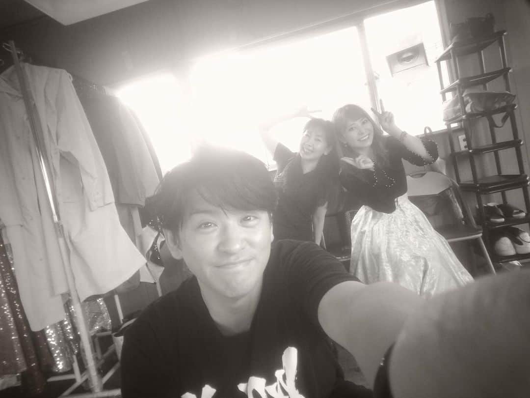 のインスタグラム：「東京での稽古稽古✨  村井麻友美ちゃんと妃那マリカちゃん @mayumi_murai817  @kisanamarika   麻友美ちゃんとは今年1番共演回数が多い。今年だけで4回目✌︎  マリカちゃんとは今年2回目。 実は来年も共演するのよ✌︎  お二人とも今回もよろしくです🙇‍♂️  中大兄皇子、、、中々に大変だぜ。 12/8〜12/10は新百合ヶ丘でお待ちしてます。  チケット予約🎫 https://junkanzaki.cart.fc2.com ・ ・ #papershoot」