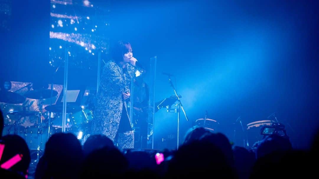 ピコのインスタグラム：「ぼくはマイクとKISSをした💋 #ライブ中ブス顔選手権予選敗退」