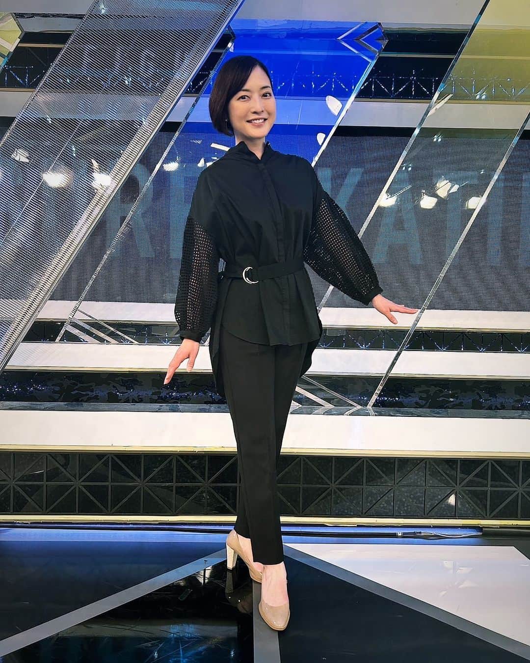 八木沼純子のインスタグラム：「今回お世話になりました！ @royalpartylabel_official さん👚👖❤️ 有難うございました😌✨ ・ ・ ・ ・ #luciole #diamond #衣装  #スタジオ  #黒レースブラウス  #ootd  #outfitoftheday」
