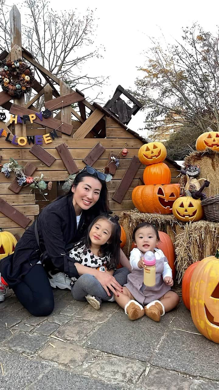 MayaTのインスタグラム：「ハロウィン前に行って、とっても気に入ったところ。 日本思いっきり楽しんでるよ😊」