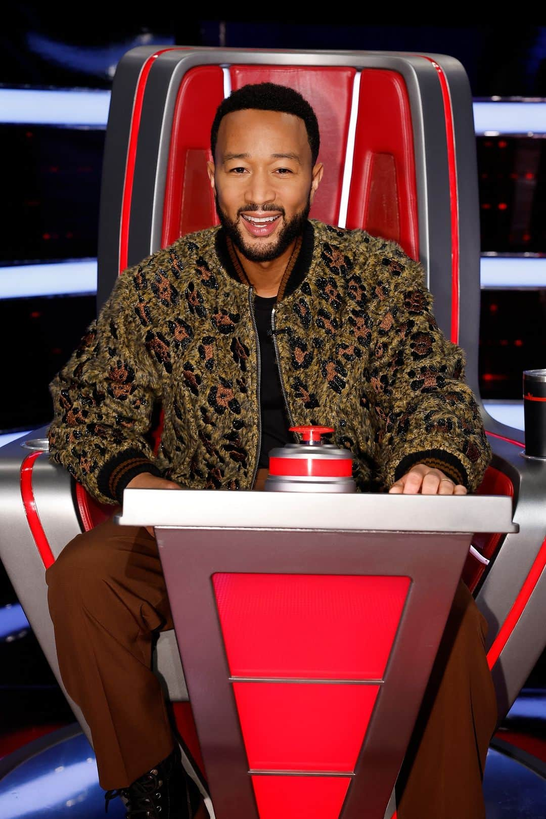 ジョン・レジェンドのインスタグラム：「More #VoiceKnockouts coming your way tonight!」