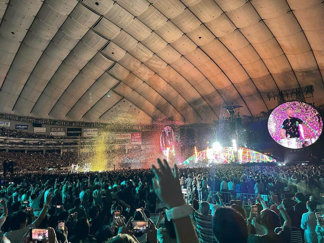 古城優奈さんのインスタグラム写真 - (古城優奈Instagram)「お誘いいただいてColdplayさんのLIVEに行ってきました🥹🙌🏻  最高だった😭 前座はYOASOBIさん、めちゃ豪華でした👏🏻  #coldplay #東京ドーム #live #yoasobi」11月8日 9時01分 - yuna_kojyo