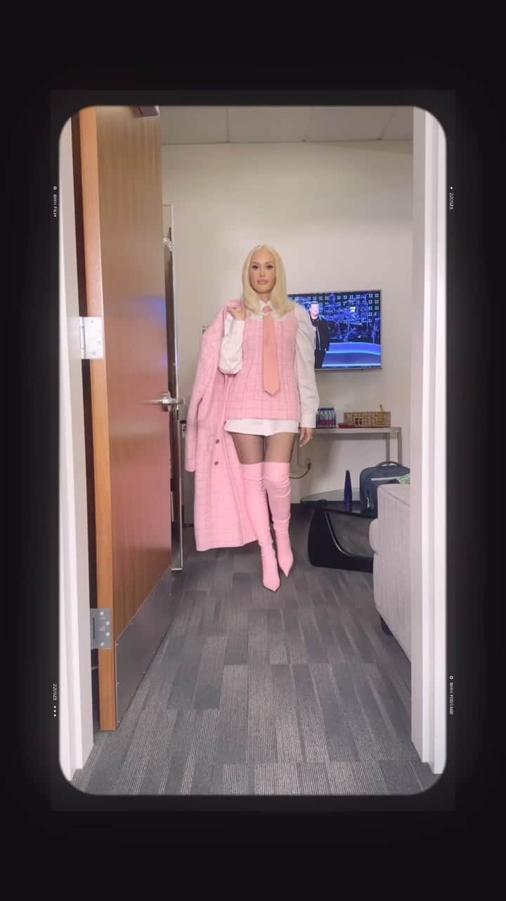 グウェン・ステファニーのインスタグラム：「who is ready for the FIRST night of #teamgwen knockouts ?! 🩷」