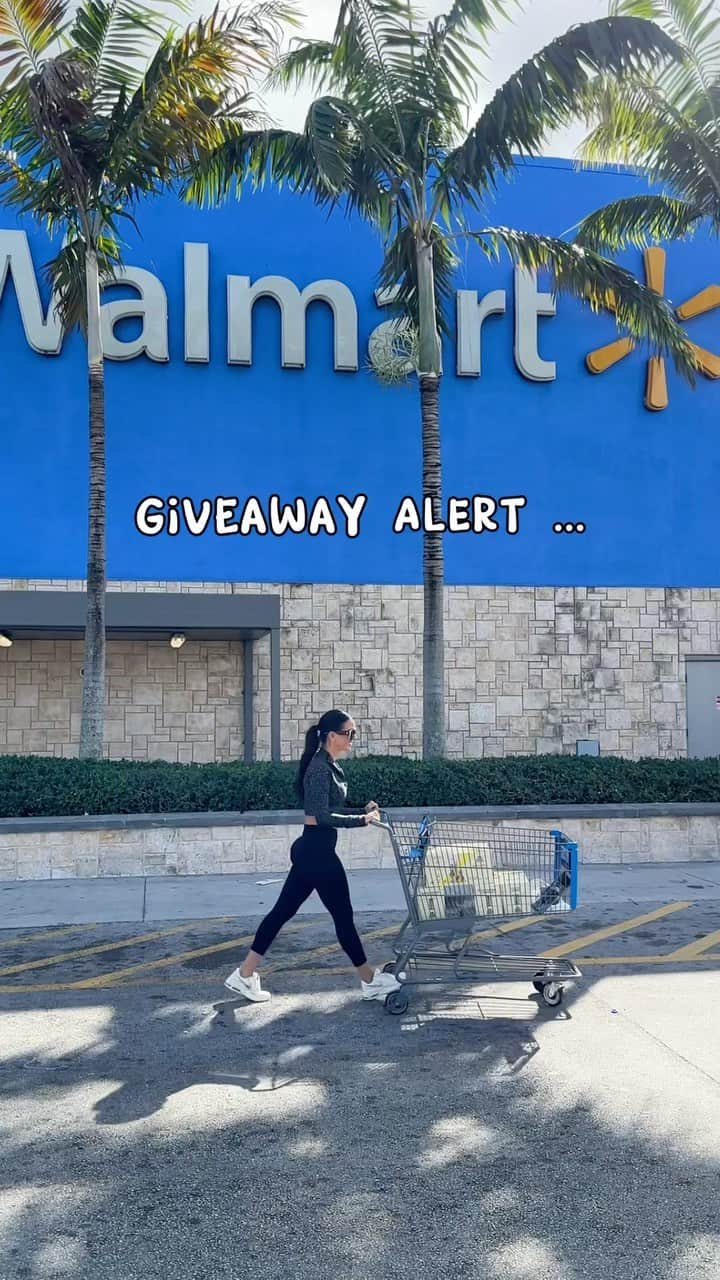 Ainsley Rodriguezのインスタグラム：「🚨GIVEAWAY CLOSED ‼️ Giving back for the holidays! ☺️ . What’s included? - $500 Walmart Giftcard - 5 cases of Saint James Iced Tea - Slippers, hat, towel & 2 Yeti water bottles . WINNER: @teejayvee 🎉 . #saintjames #walmart」
